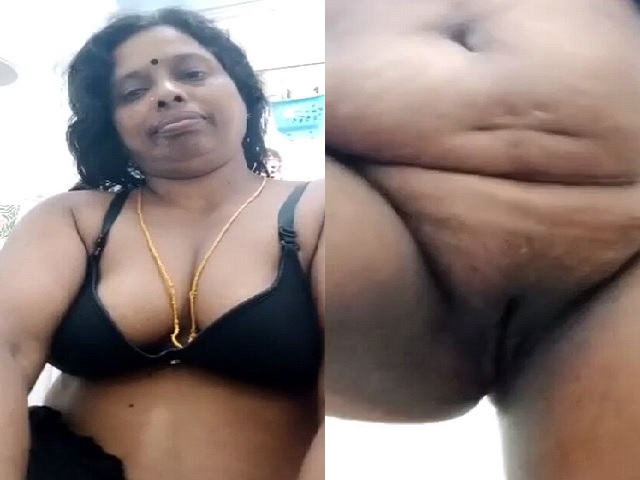 Horny sex Tamil aunty naked pussy for lover