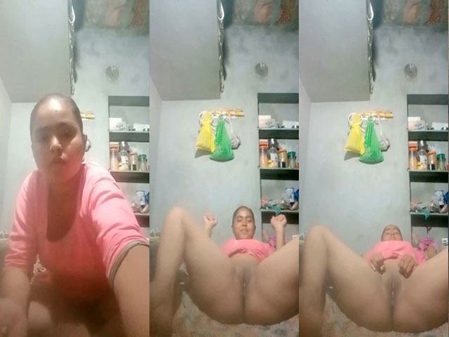 Horny village girl naked pussy show