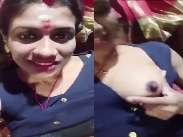 Married Tamil girl shows cute boobs on cam for lover