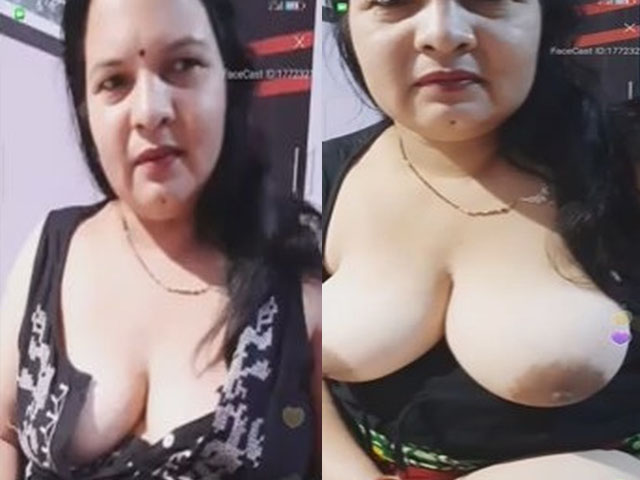 Mature Bhabhi big boobs show on live cam 1