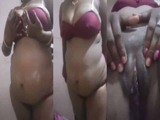 Mature Bhabhi striptease show video