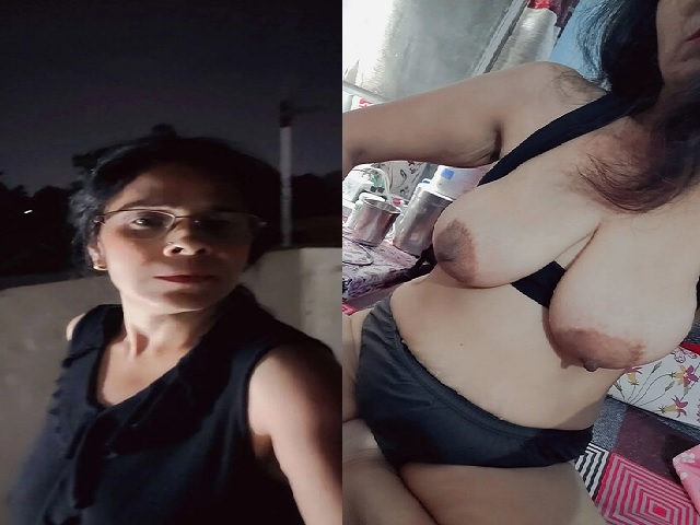 Mature Hindi aunty showing long boobs and hairy pussy