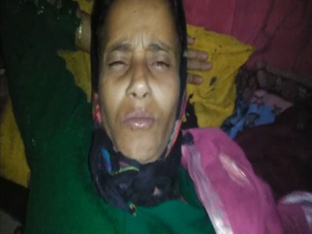 Mature Indian Dehati aunty fucking with young guy