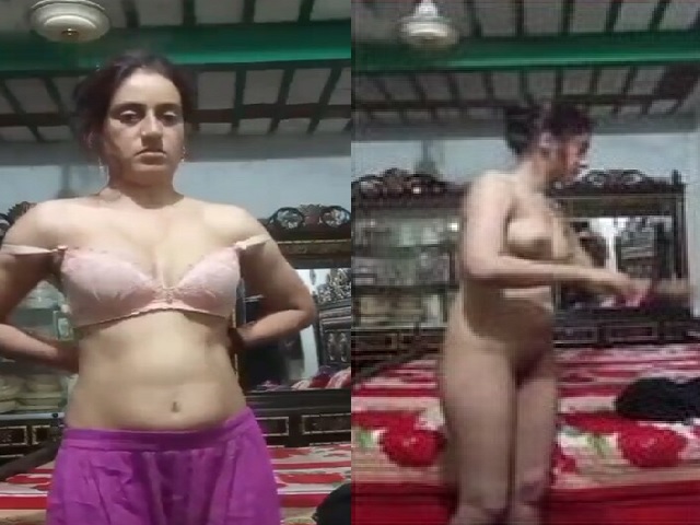Mature bhabhi stripping to nude Desi FSI MMS