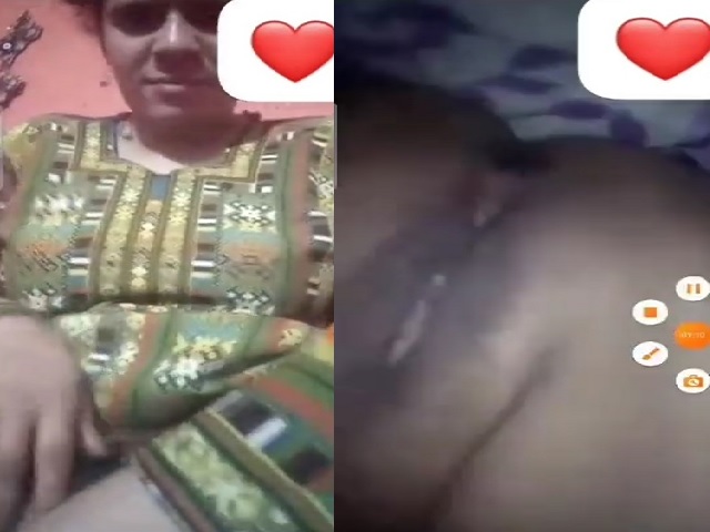 Mature desi fingering aunty cheats on her hubby