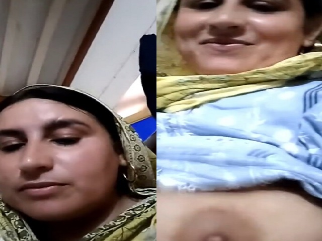 Mature tanker lady shows huge boobs and fat pussy