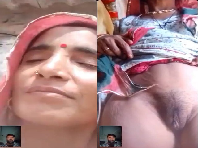 Mature village Hindi bhabhi showing hairy pussy