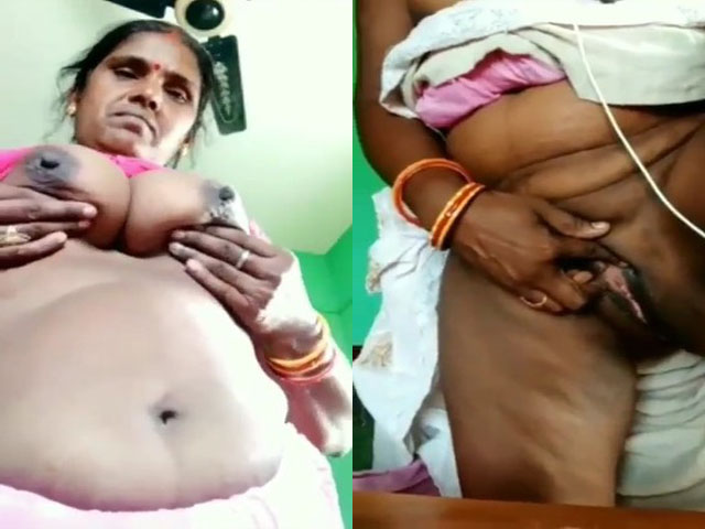 Mature village aunty shows her boobs and pussy on VC