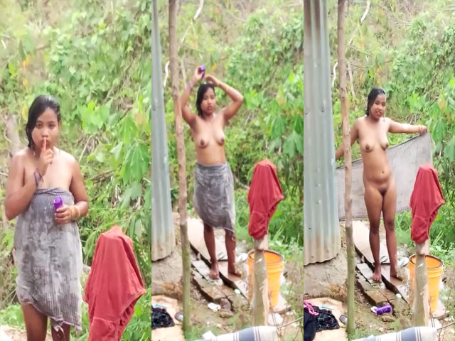 Naughty Bangla girl exposing her naked body