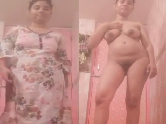 Naked big boobs pressing by horny Indian girl