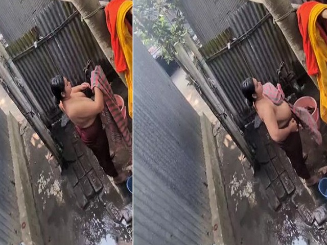 Neighbor Bengali boudi bathing and showing huge boobs