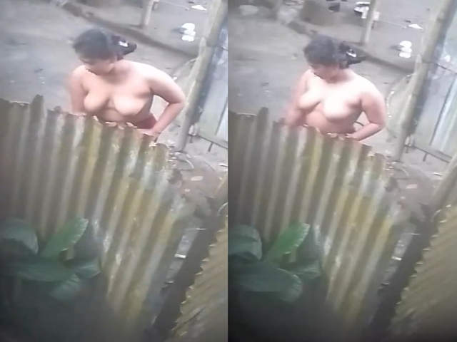 Neighbour village bhabhi bathing caught on camera