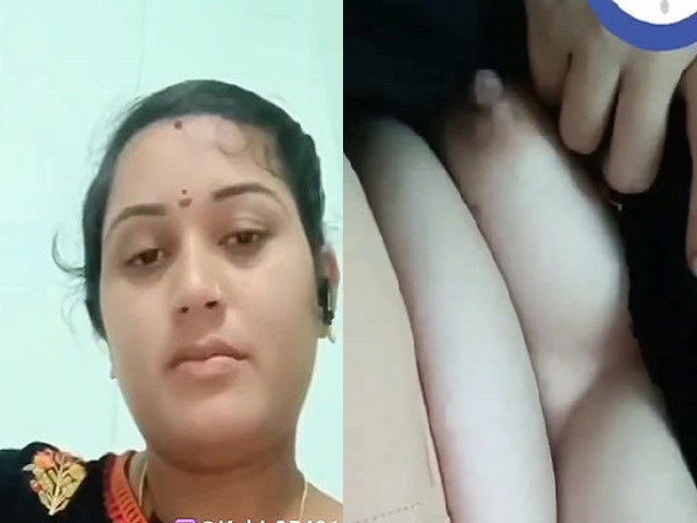 New Chamet user bhabhi shows boobs for money