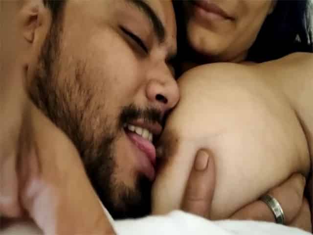 Big boobs girl’s sexy Indian nipple licking MMS