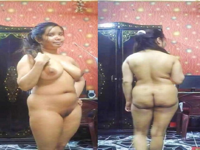 Sexy ass Bengali GF nude viral show for boyfriend