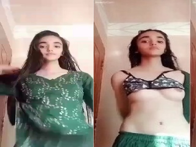 Slim Paki girl stripping to nude selfie