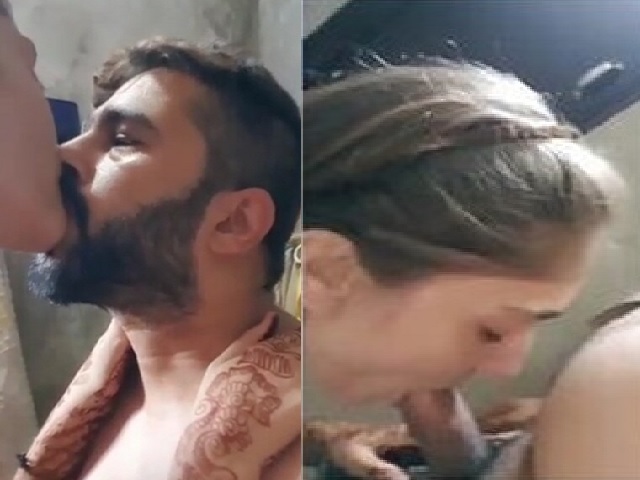 Slim wife kissing and Desi blowjob in bathroom