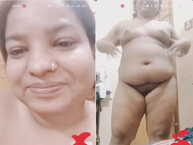 Solo nude mature aunty on video call with lover