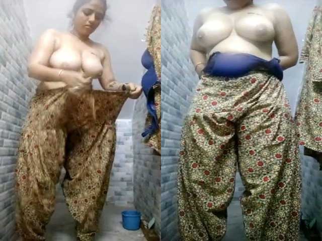 Super chubby Indian girl big boobs show