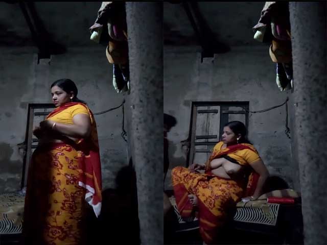 Sweet looking Desi Bhabhi secret sex affair