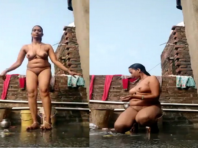 Village bhabhi outdoor bath video shared online