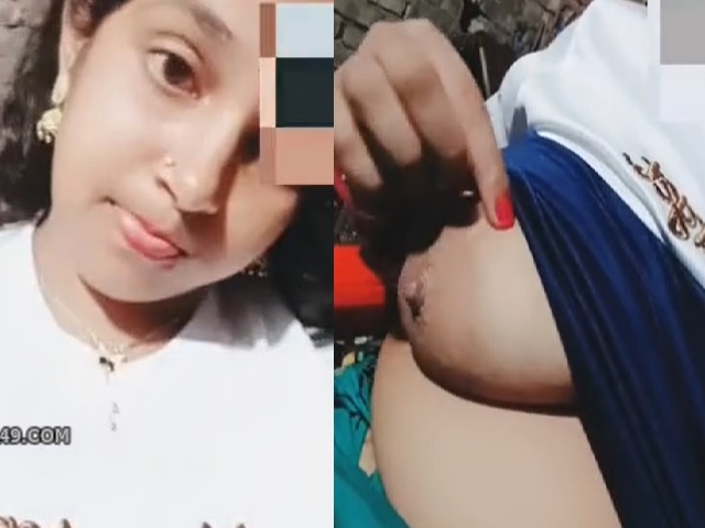 Village bhabhi shows boobs for secret lover viral MMS