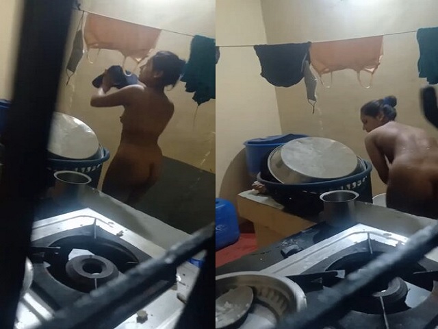 Young girl fully nude after bath in hidden cam