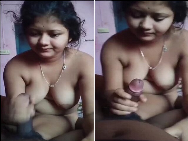 Chubby bhabhi gives handjob with boobs shown on camera