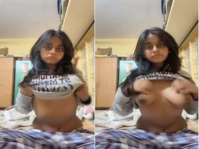 20yo Indian girl showing big boobs to seduce boyfriend