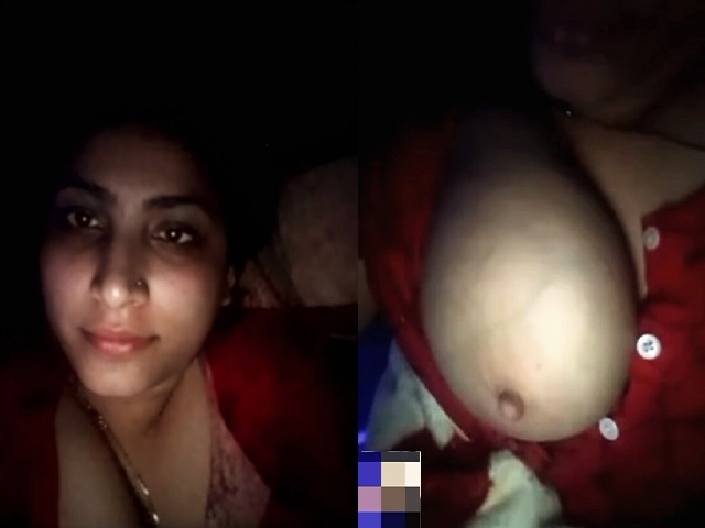 Mallu wife night call to boyfriend exposes big boobs